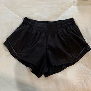 Lululemon Hotty Hot 4” shorts